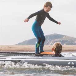 2024 Gul Junior Response 5/3mm Gbs Back Zip Neopreno RE1218-C1 - Blue Easter / Navy 11 2024 Gul Junior Response 5/3mm Gbs Back Zip Neopreno RE1218-C1 - Blue Easter / Navy -Aqua Sport Tienda 39828 202320Gul20Junior20Response2053mm20Back20Zip20Wetsuit20RE1218 C120 20Blue20Easter20Navy20Lifestyle203.2000x2000