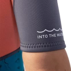 2024 Gul Mujer Response 3/2mm Back Zip Shorty Neopreno RE3318-C1 - Grey / Coral -Aqua Sport Tienda 39971 202320Gul20Womens20Response2032mm20Back20Zip20Shorty20Wetsuit20RE3318 C120 20Grey2020Coral2020Close20Up2055.2000x2000