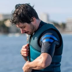 2024 Jobe Hombres Perth 3/2mm Shorty Back Zip Neopreno 30362100 - Blue 16 2024 Jobe Hombres Perth 3/2mm Shorty Back Zip Neopreno 30362100 - Blue -Aqua Sport Tienda 41285 202320Jobe20Mens20Perth2032mm20Shorty20Back20Zip20Wetsuit2030362100120 20Blue20Lifestyle202.2000x2000