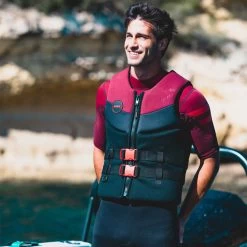 2024 Jobe Hombres Perth 3/2mm Back Zip Shorty Neopreno 30362100 - Red -Aqua Sport Tienda 41286 202320Jobe20Mens20Perth2032mm20Back20Zip20Shorty20Wetsuit2030362100320 20Red20Lifestyle201.2000x2000