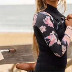 2024 Roxy Mujer Swell Series 4/3mm Chest Zip Neopreno ERJW103125 - Anthracite Paradise -Aqua Sport Tienda 41947 202320Roxy20Womens20Swell20Series2043mm20Chest20Zip20Wetsuit20ERJW10312520 20Anthracite20Paradise20Lifestyle202.2000x2000