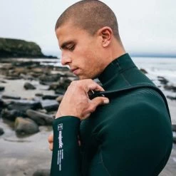 2024 Mystic Hombres Majestic 5/4mm Back Zip Neopreno 35000.230003 - Black 9 2024 Mystic Hombres Majestic 5/4mm Back Zip Neopreno 35000.230003 - Black -Aqua Sport Tienda 42026 202320Mystic20Mens20Majestic2054mm20Back20Zip20Wetsuit2035000.23000320 20Black20Lifestyle201.2000x2000