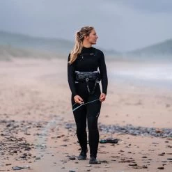 2024 Mystic Mujer Jayde 5/4mm Double Chest Zip Neopreno 35000.230012 - Black -Aqua Sport Tienda 42033 202320Mystic20Womens20Jayde2054mm20Double20Chest20Zip20Wetsuit2035000.23001220 20Black20Lifestyle201.2000x2000