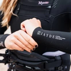 2024 Mystic Mujer Jayde 5/4mm Double Chest Zip Neopreno 35000.230012 - Black -Aqua Sport Tienda 42033 202320Mystic20Womens20Jayde2054mm20Double20Chest20Zip20Wetsuit2035000.23001220 20Black20Lifestyle202.2000x2000