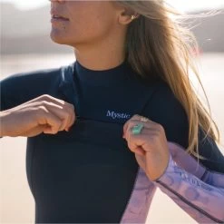 2024 Mystic Mujer Jayde 5/4mm Double Chest Zip Neopreno 35000.230012 - Navy 17 2024 Mystic Mujer Jayde 5/4mm Double Chest Zip Neopreno 35000.230012 - Navy -Aqua Sport Tienda 42043 202420Mystic20Womens20Jayde2054mm20Double20Chest20Zip20Wetsuit2035000.23001220 20Navy208.2000x2000