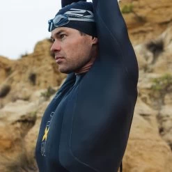 2024 2XU Hombres P:1 Propel Swim Neopreno MW4991c - Black / Ambition -Aqua Sport Tienda 42252 2023202XU20Mens20P120Propel20Triathlon20Wetsuit20MW4991c2020Black2020Ambition20Lifestyle204.2000x2000