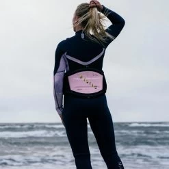 2024 Mystic Mujer Jayde 3/2mm Double Chest Zip Neopreno 35000.23001 - Navy 12 2024 Mystic Mujer Jayde 3/2mm Double Chest Zip Neopreno 35000.23001 - Navy -Aqua Sport Tienda 43005 202320Mystic20Womens20Jayde2032mm20Double20Chest20Zip20Wetsuit2035000.2300120 20Navy20Lifestyle201.2000x2000