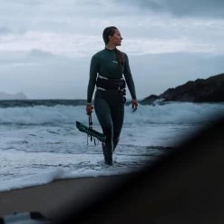 2024 Mystic Mujer The One 4/3mm Gbs Zipfree Neopreno 35000.230122 - Dark Olive -Aqua Sport Tienda 43008 202320Mystic20Womens20The20One2043mm20GBS20Zipfree20Wetsuit2035000.23012220 20Dark20Olive20Lifestyle201.2000x2000