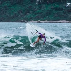 2024 Mystic Mujer Lunar 2mm Longarm Front Zip Shorty Neopreno 35000.230112 - Sunset Purple -Aqua Sport Tienda 43021 202320Mystic20Womens20Lunar202mm20Longarm20Chest20Zip20Shorty20Wetsuit2035000.23011220 20Sunset20Purple 20Lifestyle.2000x2000