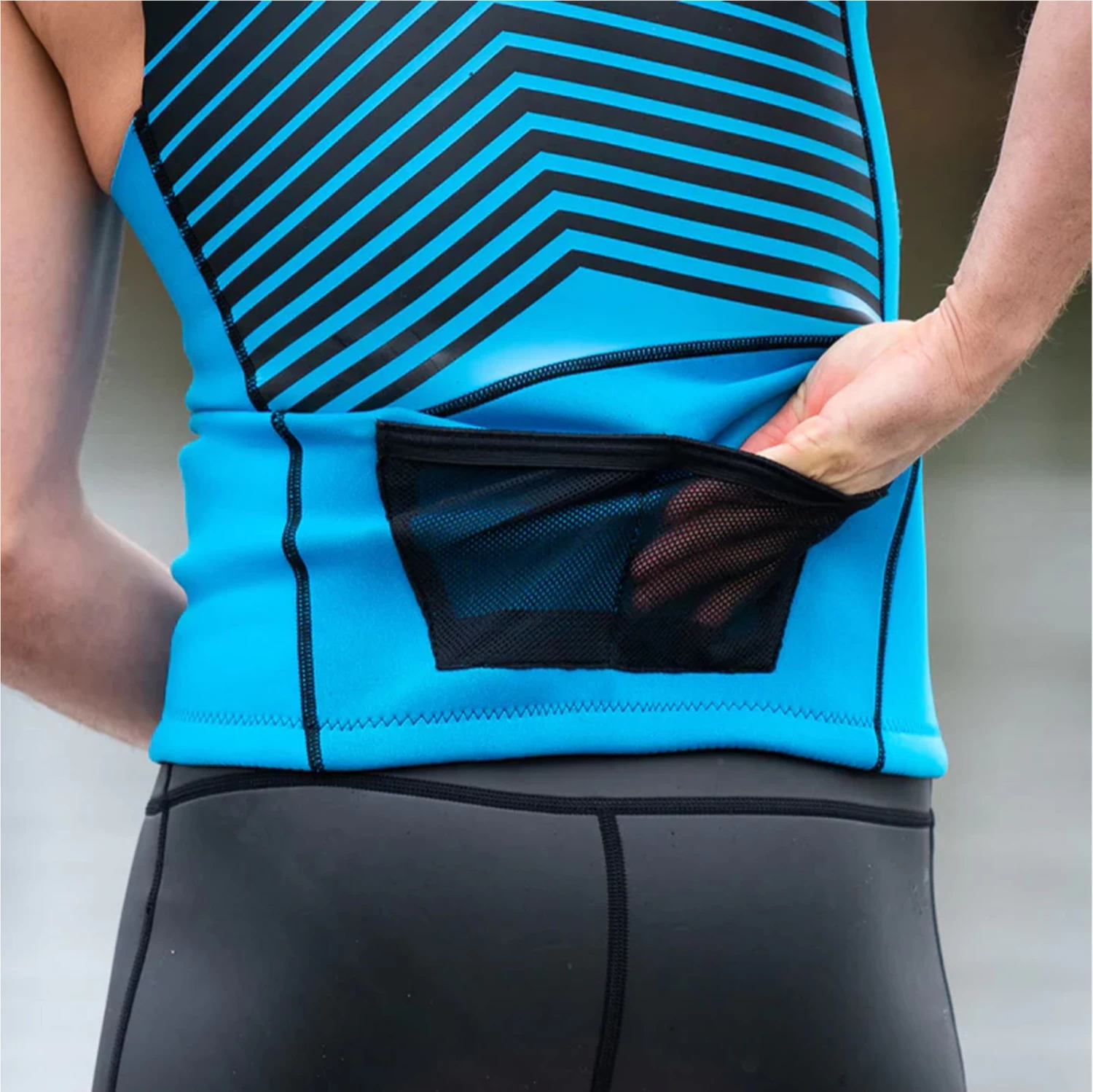2024 Huub Mens Aluna Sup & Swim Neoprene Top Alunavest - Negro / Azul 3 2024 Huub Mens Aluna Sup & Swim Neoprene Top Alunavest - Negro / Azul - Imagen 3