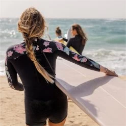 2024 Roxy Mujer Swell Series 2mm Manga Larga Back Zip Shorty Neopreno ERJW403054 - Anthracite / Paradise Found -Aqua Sport Tienda 43433 202320Roxy20Womens20Swell20Series202mm20Long20Sleeve20Back20Zip20Shorty20Wetsuit20ERJW40305420 20Jet20Boy20Blue20Lifestyle202.2000x2000