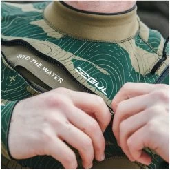 2024 Gul Hombres Response FX 5/4mm Gbs Chest Zip Neopreno RE1242-C1 - Green / Contour Camo -Aqua Sport Tienda 43582 202320Gul20Mens20Response20FX2054mm20Chest20Zip20Wetsuit20RE1242 C120 20Green2020Contour20Camo20Lifestyle2011.2000x2000