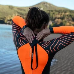 2024 Orca Mujer Zeal Hi-Vis Back Zip Open Water Swim Neopreno NN2Z - Black 15 2024 Orca Mujer Zeal Hi-Vis Back Zip Open Water Swim Neopreno NN2Z - Black -Aqua Sport Tienda 44023 202320Orca20Womens20Zeal20Hi Vis20Open20Water20Back20Zip20Wetsuit20NN2Z20 20Black20Lifestyle206.2000x2000