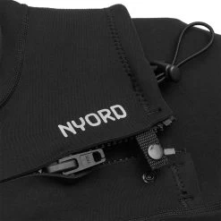 2024 Nyord Hombres Tempus 2/2mm Chest Zip Shorty Neopreno N04BA00013 - Black 9 2024 Nyord Hombres Tempus 2/2mm Chest Zip Shorty Neopreno N04BA00013 - Black -Aqua Sport Tienda 44873 202320Nyord20Mens20Tempus2022mm20Chest20Zip20Shorty20Wetsuit20N04BA0001320 20Black20Close20Up202.2000x2000