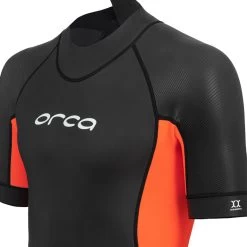 2024 Orca Hombres Vitalis Back Zip Open Water Swim Shorty Neopreno NN2Y0 - Black -Aqua Sport Tienda 44985 202320Orca20Mens20Vitalis20Shorty20Openwater20Wetsuit20NN2Y020 20Black20Close20Up.2000x2000
