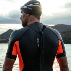 2024 Orca Hombres Vitalis Back Zip Open Water Swim Shorty Neopreno NN2Y0 - Black -Aqua Sport Tienda 44985 202320Orca20Mens20Vitalis20Shorty20Openwater20Wetsuit20NN2Y020 20Black20Lifestyle202.2000x2000
