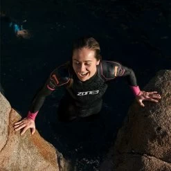 2024 Zone3 Mujer Aspect Breaststroke Back Zip Swim Neopreno WS23WAPT101 - Black / Pink -Aqua Sport Tienda 45042 202320Zone320Womens20Aspect20Breaststroke20Back20Zip20GBS20Swim20Wetsuit20WS23WAPT10120 20Black2020Pink20Lifestyle202.2000x2000