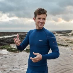 2024 Zone3 Hombres Yulex Manga Larga Swim Top NA23MYT103 - Navy -Aqua Sport Tienda 45052 202320Zone320Mens20Yulex20long20Sleeve20Swim20Top20NA23MYT10320 20Navy20Lifestyle202.2000x2000