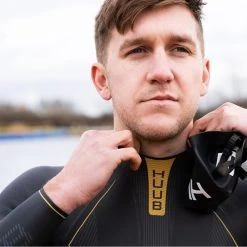 2024 Huub Hombres Alchemy 3/5mm Back Zip Swim Neopreno ALCHEMY1 - Black / Grey / Gold 13 2024 Huub Hombres Alchemy 3/5mm Back Zip Swim Neopreno ALCHEMY1 - Black / Grey / Gold -Aqua Sport Tienda 45878 202320Huub20Mens20Alchemy203.520Back20Zip20Swim20Wetsuit20ALCHEMY20 20BlackGreyGold204.2000x2000