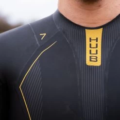 2024 Huub Hombres Alchemy 3/5mm Back Zip Swim Neopreno ALCHEMY1 - Black / Grey / Gold 14 2024 Huub Hombres Alchemy 3/5mm Back Zip Swim Neopreno ALCHEMY1 - Black / Grey / Gold -Aqua Sport Tienda 45878 202320Huub20Mens20Alchemy203.520Back20Zip20Swim20Wetsuit20ALCHEMY20 20BlackGreyGold205.2000x2000